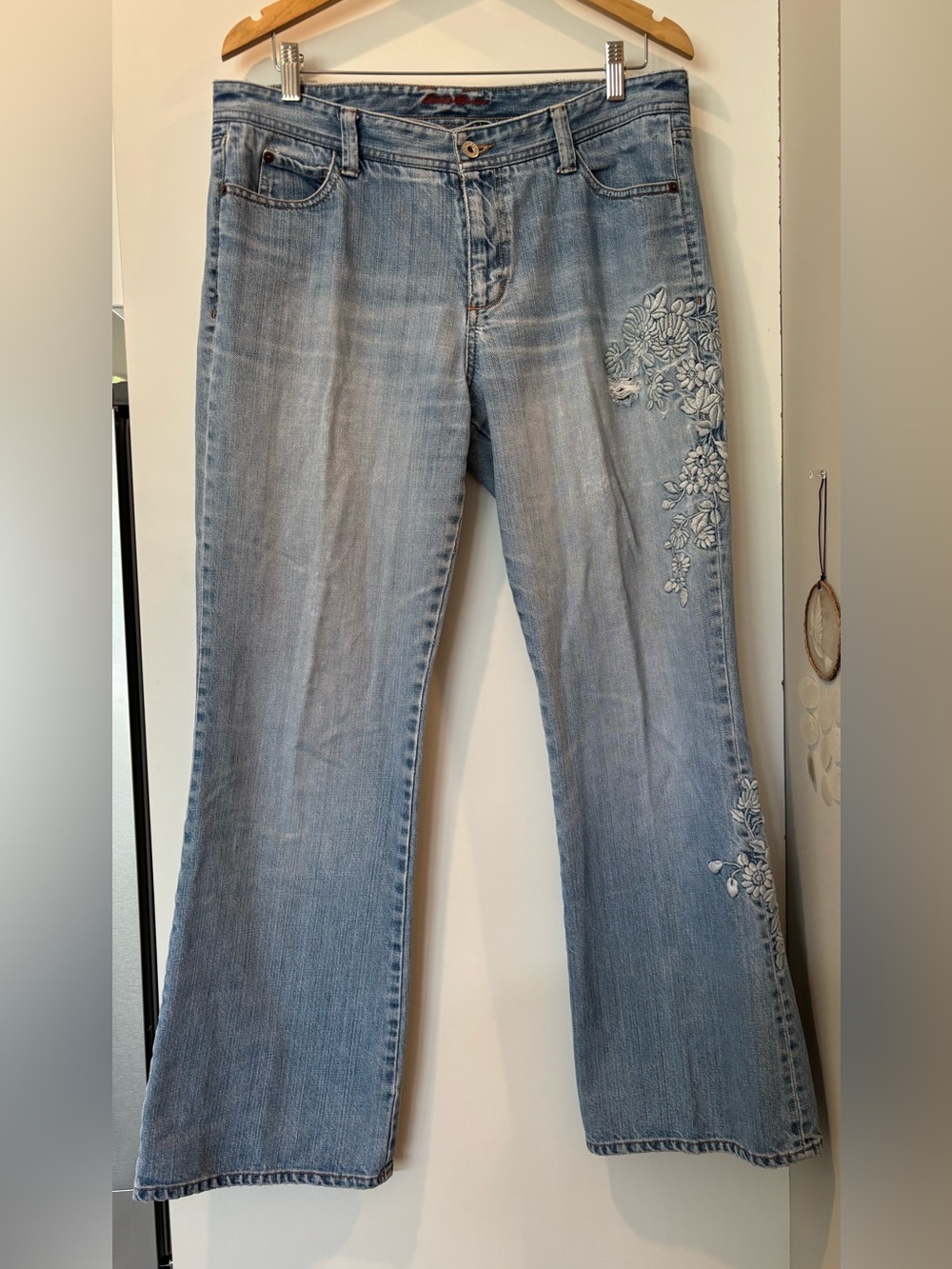Eddie Bauer womenβs wide leg denim with embroidery pattern size 14 !